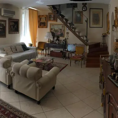 The Trip House - Between The Center And The Sea - Free Wifi And Jacuzzi Catania